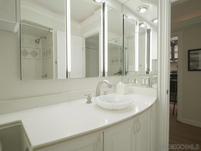 1720 Avenida del Mundo, Coronado CA: https://media.crmls.org/mediaz/116e7c3d-d490-41c6-a45a-5941ed9b597c.jpg