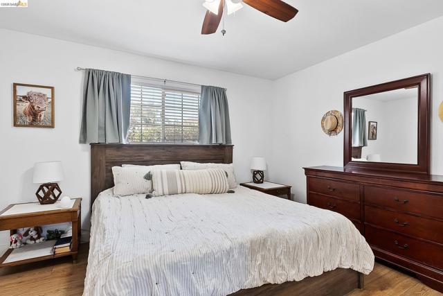 4855 Edgewood Ct, Oakley CA: https://media.crmls.org/mediaz/116e9f39-98b7-4514-aa48-afbdef7db6f8.jpg