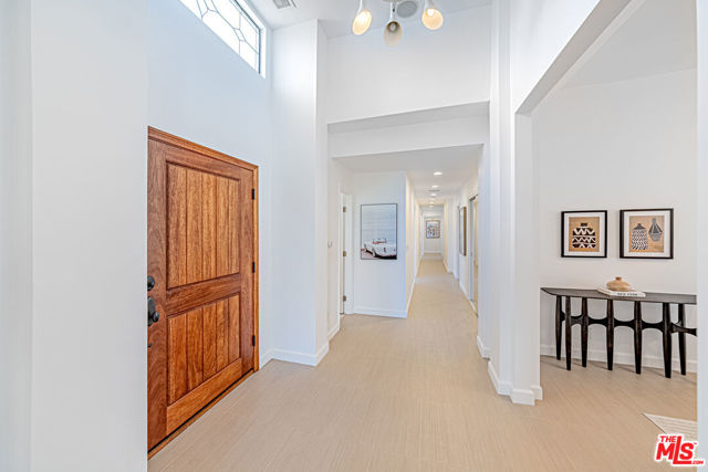 10611 Ashton Avenue, Los Angeles CA: https://media.crmls.org/mediaz/116f4810-9866-4874-92dc-5dedfaca7d89.jpg