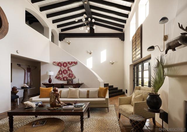 6977 Las Colinas, Rancho Santa Fe CA: https://media.crmls.org/mediaz/116fd222-d451-4ff7-b1b4-d7eb39256a72.jpg
