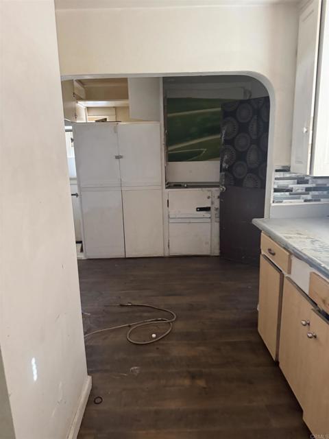 698 J Street, Chula Vista CA: https://media.crmls.org/mediaz/116febf3-2073-491d-84b6-58a62d7a715f.jpg
