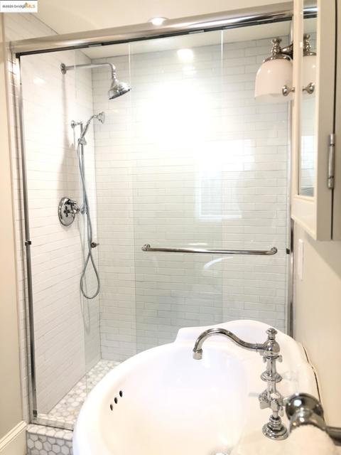 169 Ronada Ave, Piedmont CA: https://media.crmls.org/mediaz/1170de03-ddfa-4661-90d8-53fe9b5a185e.jpg
