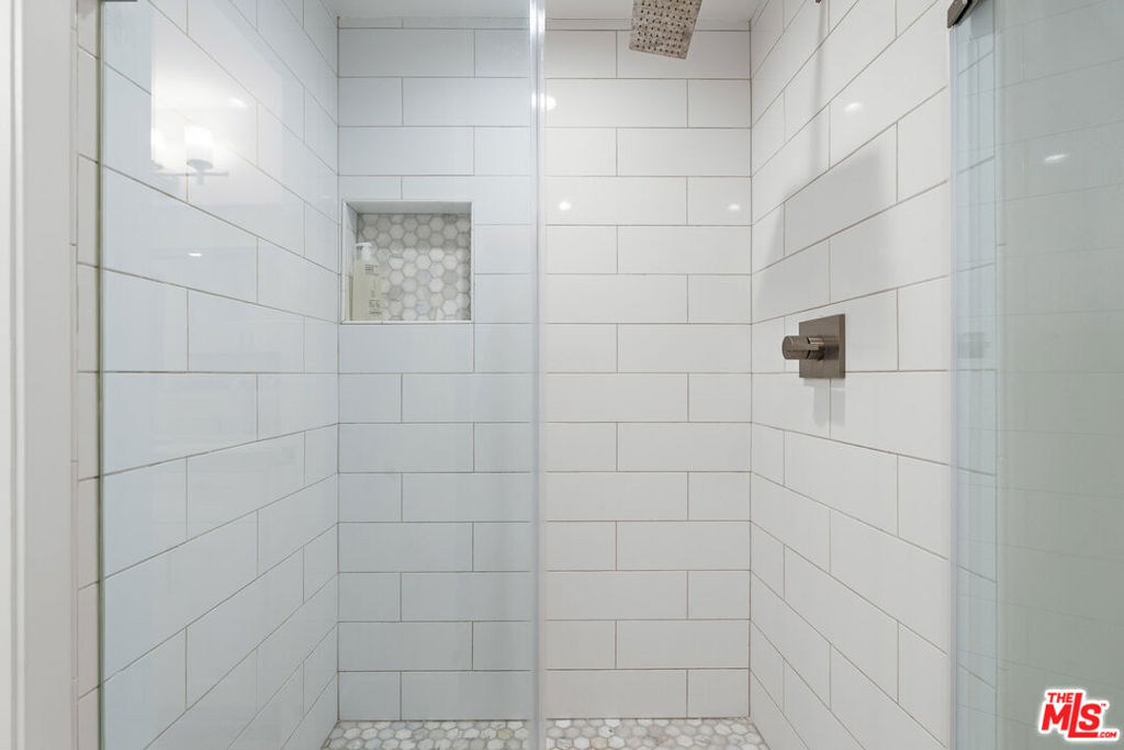 https://media.crmls.org/mediaz/117163f8-fbf2-4369-b9a4-6479701f37de.jpg?preset=X-Large