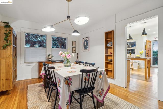 3701 Midvale Ave, Oakland CA: https://media.crmls.org/mediaz/11723d97-2f90-4518-b46c-b621e65b2f72.jpg