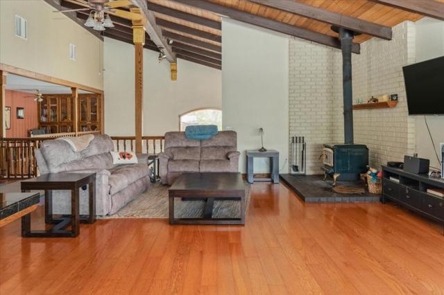 10207 Pool Station Road, Angels Camp CA: https://media.crmls.org/mediaz/11726467-ba44-47bd-a567-4afa9035622f.jpg