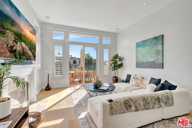 6438 Lunita Road, Malibu CA: https://media.crmls.org/mediaz/1172f9e1-2136-49c4-a475-596d5dcf1b7b.jpg