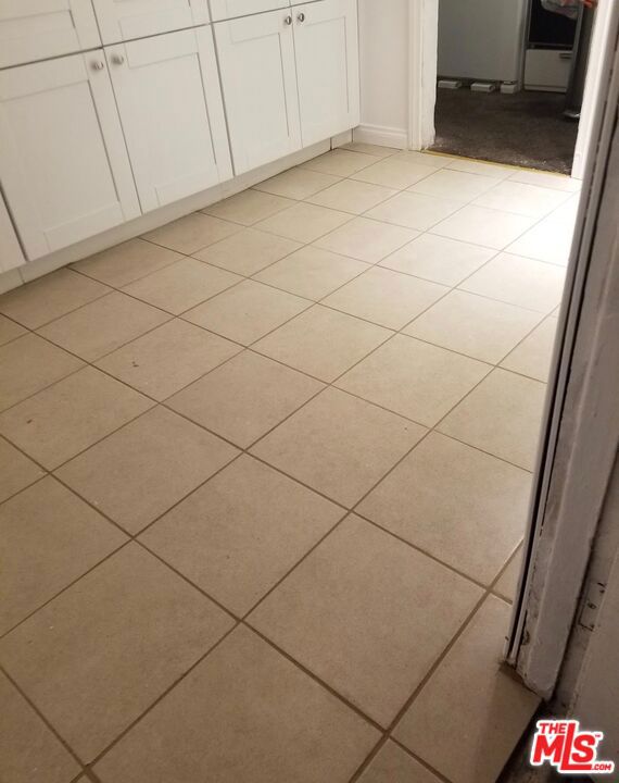 6640 Leland Way, Los Angeles CA: https://media.crmls.org/mediaz/117340aa-4f77-4085-b58d-6411ef0ccc51.jpg