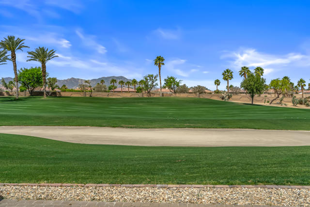 43393 Saint Andrews Drive, Indio CA: https://media.crmls.org/mediaz/11736416-5167-4503-be0b-c968564a4a3a.jpg
