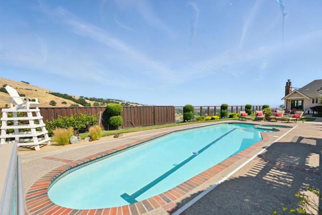 2525 Bridle Path Drive, Gilroy CA: https://media.crmls.org/mediaz/1173e260-bfda-4af0-90a0-4d117598feb7.jpg