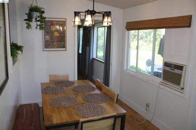 Image 4 of 20 For 536 Williams St