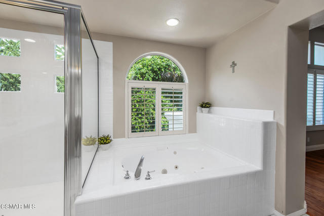 1025 Sunset Oak Circle, Newbury Park CA: https://media.crmls.org/mediaz/11748e2c-ae03-4d64-88f7-0a5ac4b274fa.jpg