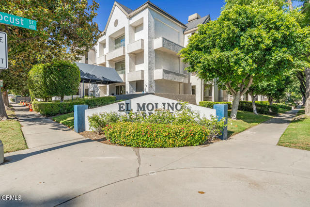 300 N El Molino Avenue, Pasadena CA: https://media.crmls.org/mediaz/1174e55c-b2d4-4ad8-9635-2554d657c935.jpg