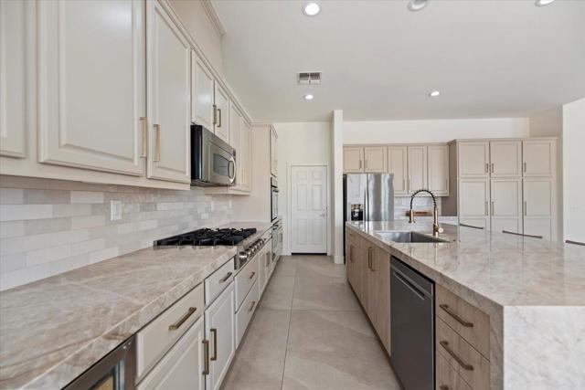 Image 18 of 77 For 80262 Amazon Avenue