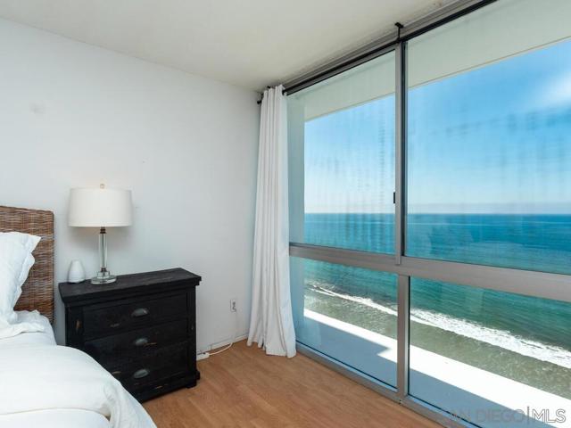 1760 Avenida del Mundo, Coronado CA: https://media.crmls.org/mediaz/11751607-777d-4559-86c2-4f62513d0745.jpg