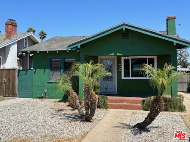6330 S Harcourt Avenue, Los Angeles CA: https://media.crmls.org/mediaz/1175351e-7678-4cdb-b554-a874c8b11574.jpg