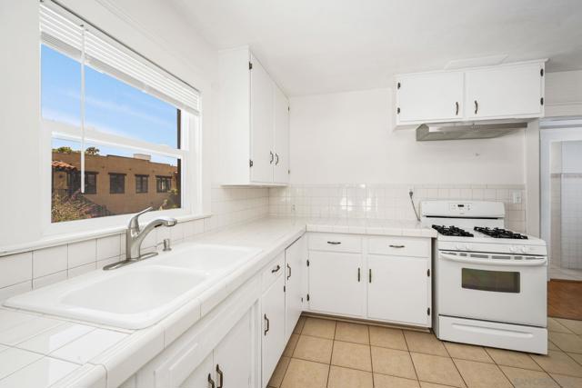 2445 47 A Street, San Diego CA: https://media.crmls.org/mediaz/11756242-5de2-45c1-8c5a-016b8fe5d046.jpg