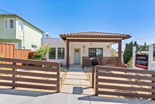 895 Laurel Avenue, Belmont CA: https://media.crmls.org/mediaz/1175961d-0255-4faa-838a-fb0d7019cb81.jpg