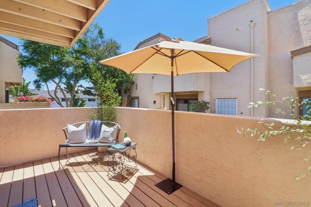 8312 Via Sonoma, La Jolla CA: https://media.crmls.org/mediaz/11759d8f-e9fb-44a4-8218-9626fb31f64e.jpg