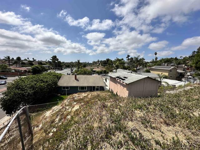2760 Thunder Drive, Oceanside CA: https://media.crmls.org/mediaz/1175f0cb-1bf2-428c-b988-3ece3b46530e.jpg