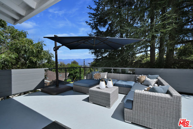 3471 Woodcliff Road, Sherman Oaks CA: https://media.crmls.org/mediaz/11760521-d124-41a5-9767-eedf9fdde0f1.jpg