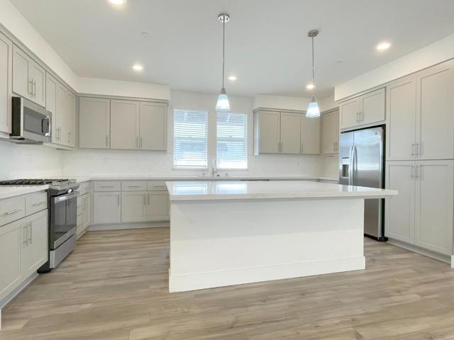 9600 Seawind Way, Newark CA: https://media.crmls.org/mediaz/117617c5-c579-4d42-907a-a962c8bb1ed1.jpg