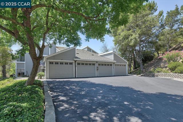 3612 Rossmoor Parkway, Walnut Creek CA: https://media.crmls.org/mediaz/117696c4-06c5-4807-becf-fbc0b61e4e29.jpg