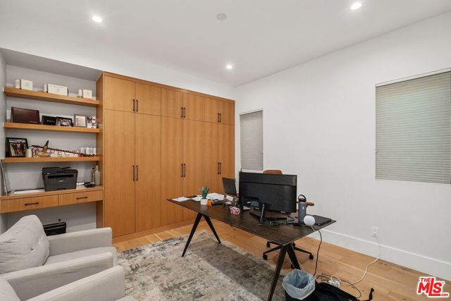 4937 Rubio Avenue, Encino CA: https://media.crmls.org/mediaz/1177695f-f9a8-4da8-8d5f-30c813af75b1.jpg