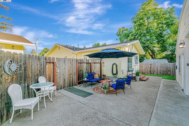 337 I St, Fremont CA: https://media.crmls.org/mediaz/11777ab3-48fb-4ae1-8205-286cbfac5512.jpg