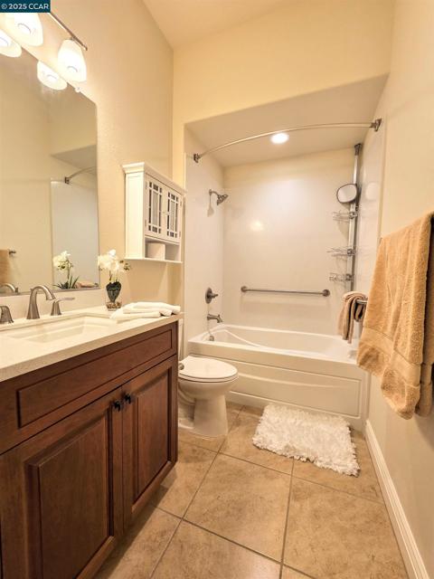 1735 Veneto Ln, Brentwood CA: https://media.crmls.org/mediaz/1177f4b8-c20b-47d1-8b9e-66ff0b18c720.jpg