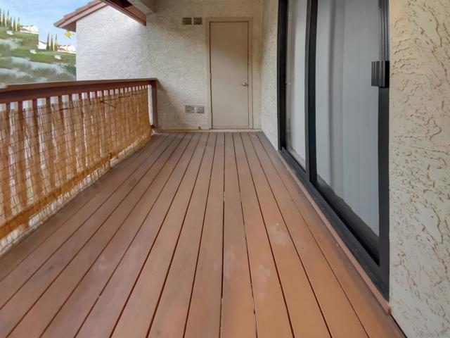 12059 Alta Carmel Ct, San Diego CA: https://media.crmls.org/mediaz/11782ecf-5922-4f8e-8b2a-26186ed52f64.jpg