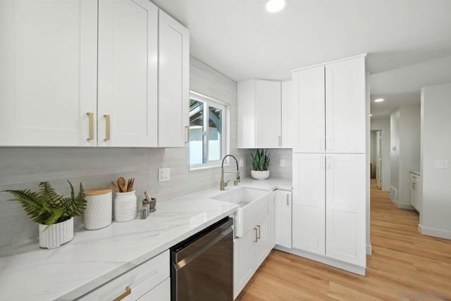 10183 Madrid Way, Spring Valley CA: https://media.crmls.org/mediaz/1179094b-33ee-45dd-bc41-bf75cb2935ed.jpg