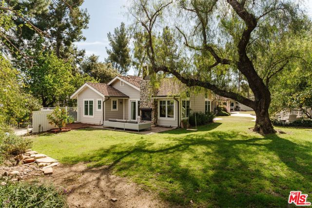 24901 Jim Bridger Road, Hidden Hills CA: https://media.crmls.org/mediaz/11795a99-c712-4ac4-9662-a27178ff5d41.jpg