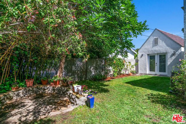 1710 Santa Paula Place, Glendale CA: https://media.crmls.org/mediaz/117962b5-db83-419e-8563-86ffd9cb952a.jpg