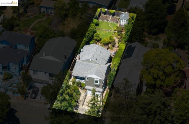4007 Lyman Rd, Oakland CA: https://media.crmls.org/mediaz/117995f0-da22-4664-8845-98092d149b7f.jpg