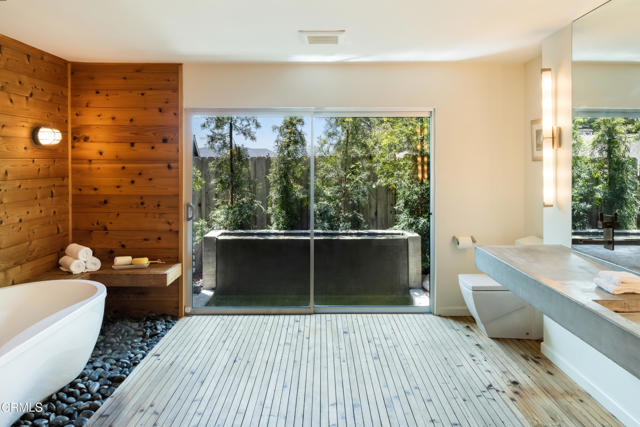 3435 Crestford Drive, Altadena CA: https://media.crmls.org/mediaz/117a5364-f15d-42ee-b95a-3d7e0353c215.jpg