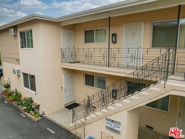 6934 Hinds Avenue, North Hollywood CA: https://media.crmls.org/mediaz/117a867b-e040-46ed-9f32-6c51319860b8.jpg