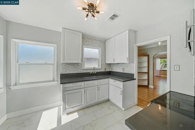 3832 33rd St, Sacramento CA: https://media.crmls.org/mediaz/117adcd8-8346-4f76-a5b2-7a66c87bb9af.jpg