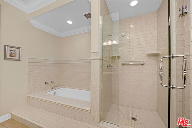 4949 Genesta Avenue, Encino CA: https://media.crmls.org/mediaz/117b2106-83c5-475d-b4b5-b95b7cef6a8e.jpg