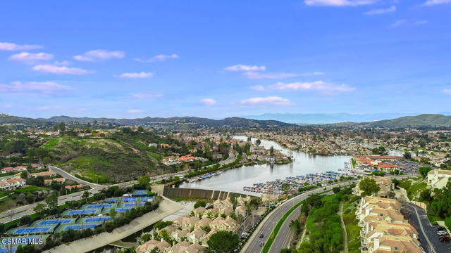 90 Sherwood Drive, Westlake Village CA: https://media.crmls.org/mediaz/117b6955-c8fe-43ab-8962-bf00ca1ebd33.jpg