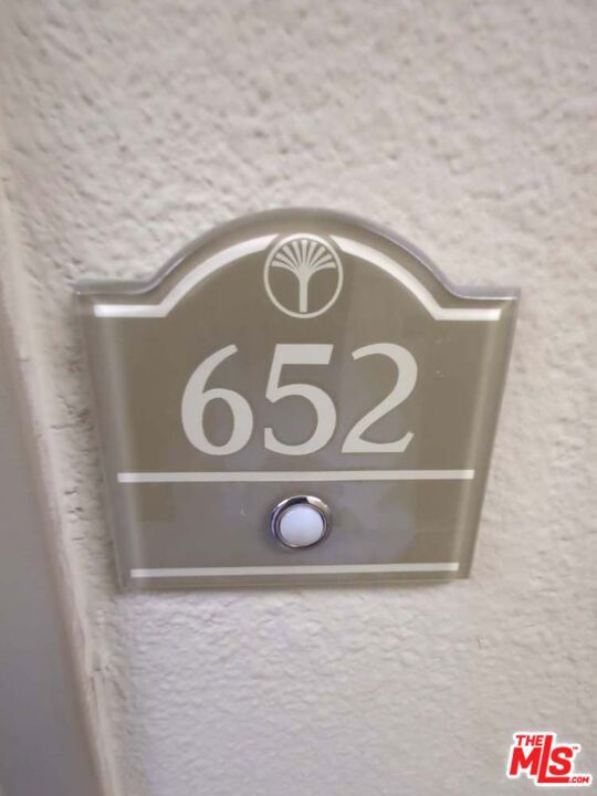 7300 Franklin Avenue, Los Angeles CA: https://media.crmls.org/mediaz/117c34c3-40e6-46b4-a321-6763eb19d3f0.jpg