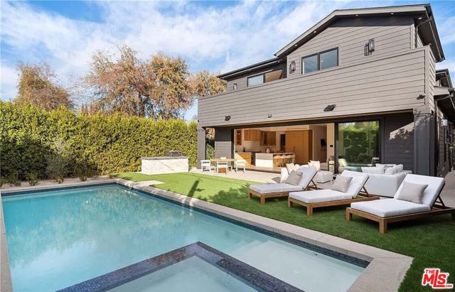 4453 Gentry Avenue, Valley Village CA: https://media.crmls.org/mediaz/117c4760-1c82-41cf-91b3-a526640affa0.jpg