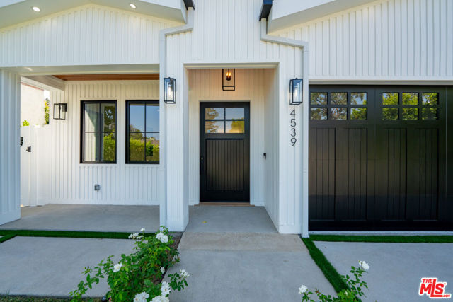 4539 Longridge Avenue, Sherman Oaks CA: https://media.crmls.org/mediaz/117c52f0-76e3-48bc-a66f-2b256390ba0b.jpg