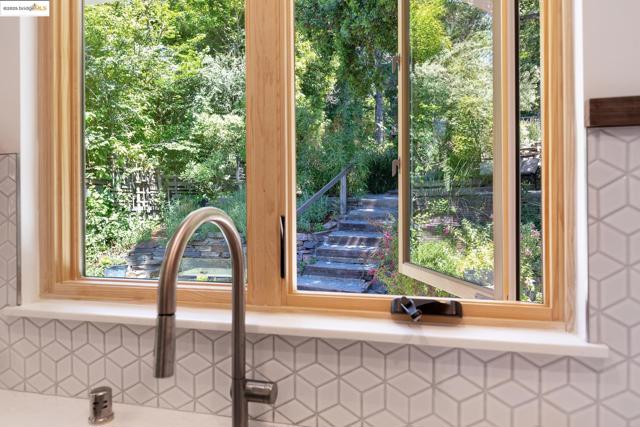 5801 Balboa Dr, Oakland CA: https://media.crmls.org/mediaz/117c7156-cc3d-46c8-ac04-f51472703302.jpg