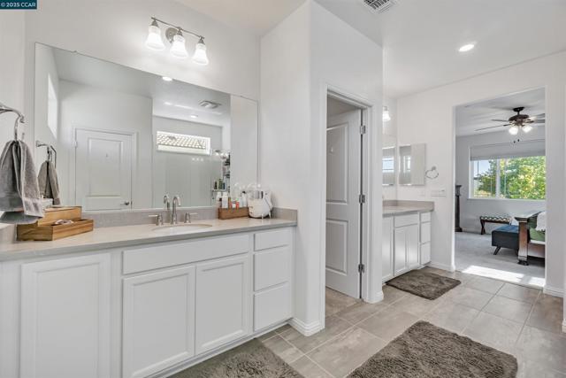 158 Wooley Creek Way, Brentwood CA: https://media.crmls.org/mediaz/117d2558-fea4-4494-82e8-faa7449a232e.jpg