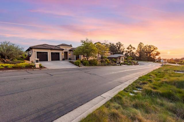7 Stonebrae Road, Hayward CA: https://media.crmls.org/mediaz/117d5619-f53f-4c71-b40c-1e5c9b19d603.jpg