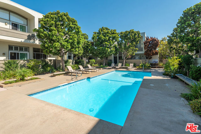 13234 Fiji Way, Marina del Rey CA: https://media.crmls.org/mediaz/117d5fe1-ccde-43ac-b38f-76fcad326712.jpg