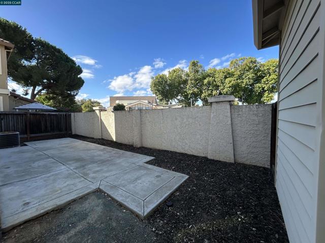 389 Black Rock Street, Brentwood CA: https://media.crmls.org/mediaz/117d7d11-7b2e-44a9-9f49-019d8a922119.jpg