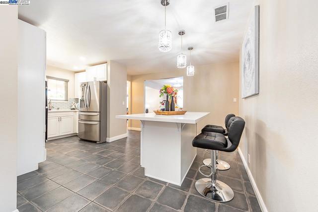 32409 Elizabeth Way, Union City CA: https://media.crmls.org/mediaz/117db5f2-1fb6-4b2a-8bf1-036fa57a1d5a.jpg