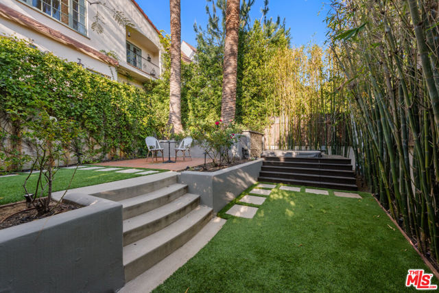 3145 La Suvida Drive, Los Angeles CA: https://media.crmls.org/mediaz/117db95d-86a3-4d5d-9667-bf708d4dc24d.jpg