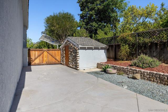 16334 Woodson View Rd, Poway CA: https://media.crmls.org/mediaz/117dda20-3ed8-43a9-8b27-a3a95aed7772.jpg